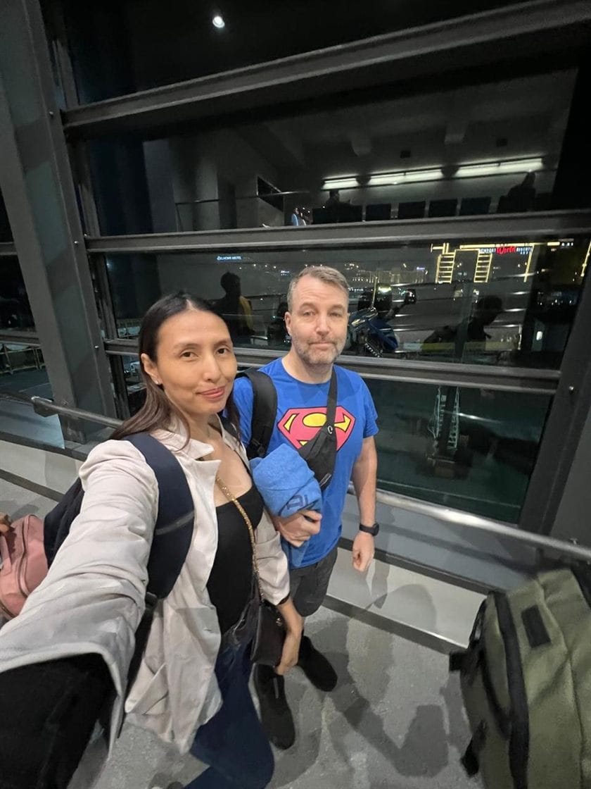 Alisdair and Darleene, the team behind Smart Gadget Kit portable charger and wall charger reviews